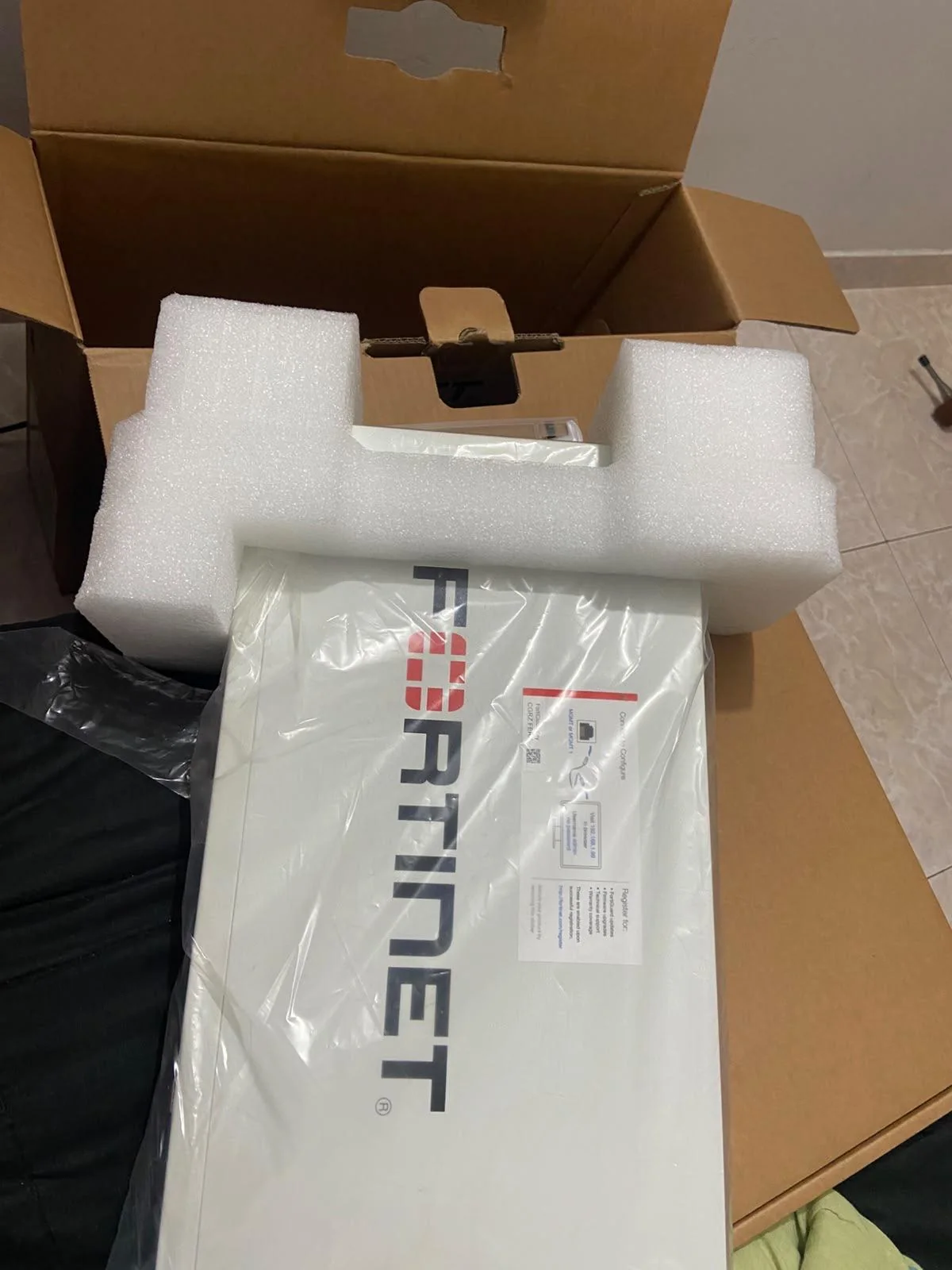 Equipo tecnológico preparado para instalación y entrega por JD SPECIALIST.